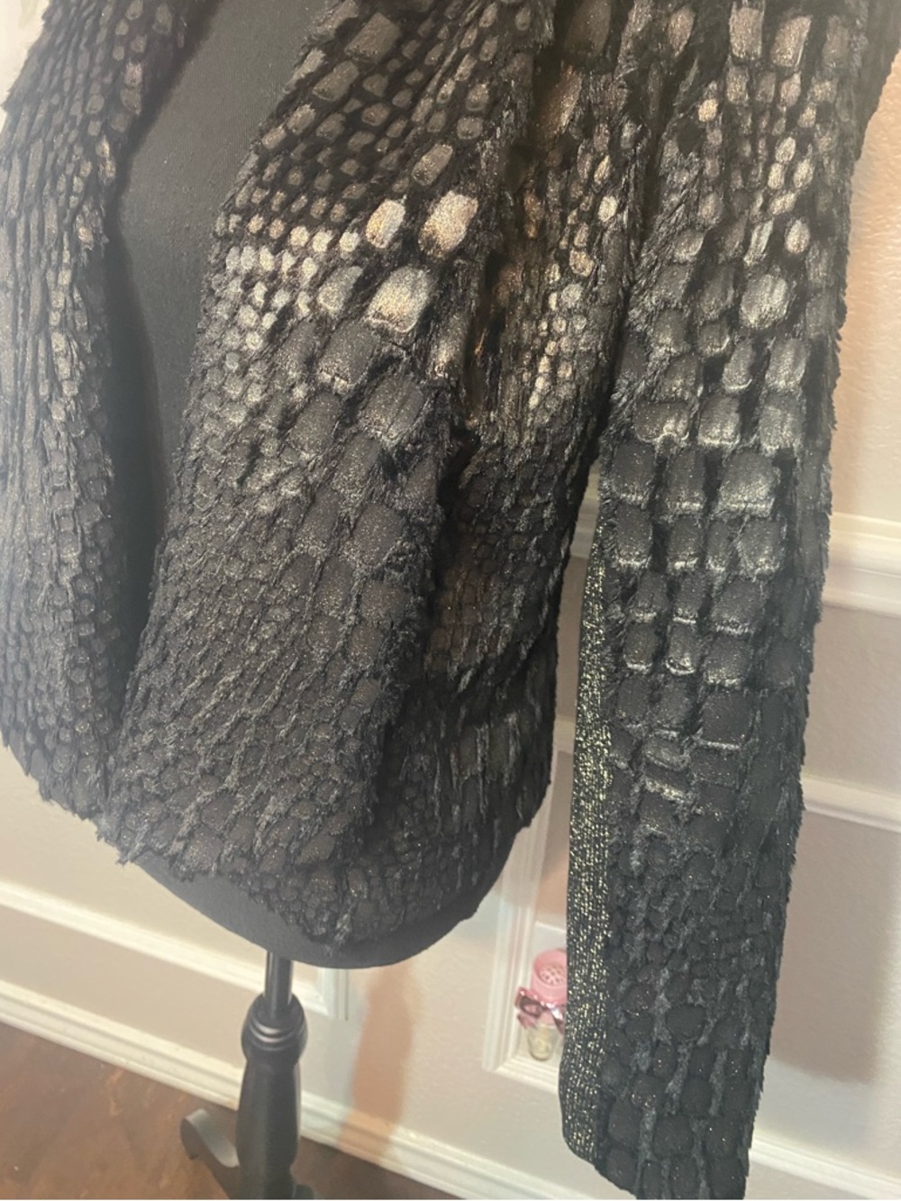 Textured Black Cropped Jacket - Picture 14 of 16